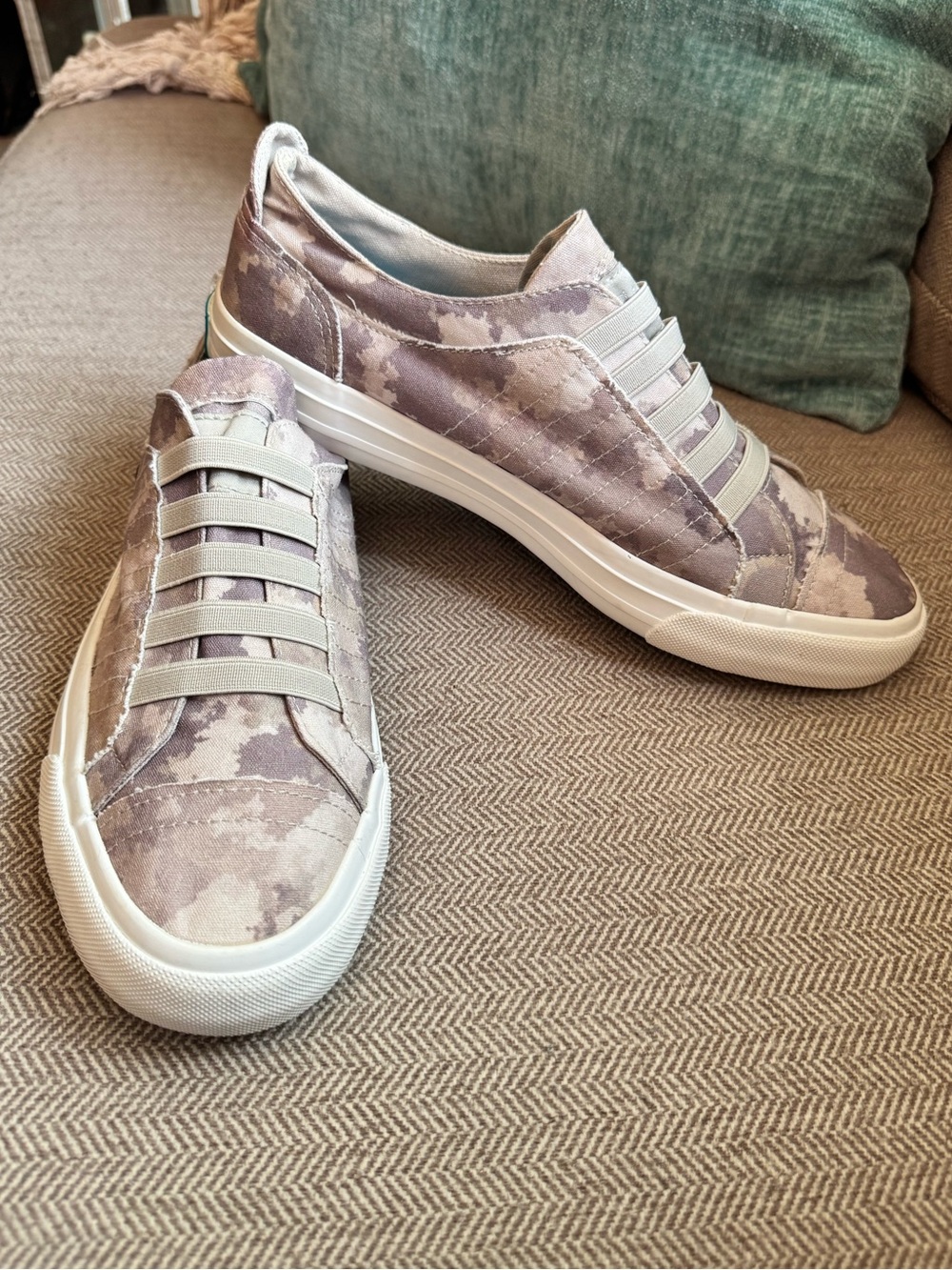 Blowfish Malibu “Mars” Sneakers in “Foggy Camo” - Size 8.5 EUC!